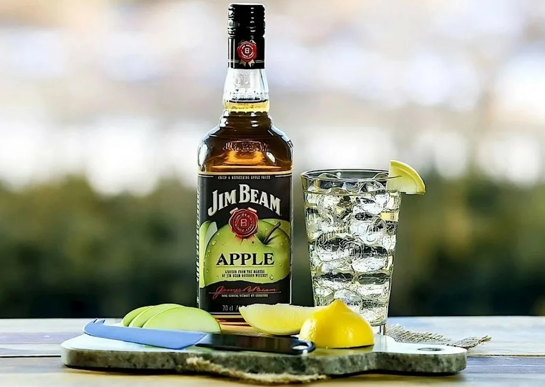 Джим бина. Jim Beam Apple and Tonic. Jim Beam Apple и тоник. Джим Бим яблочный. Сидр Джим Бим.