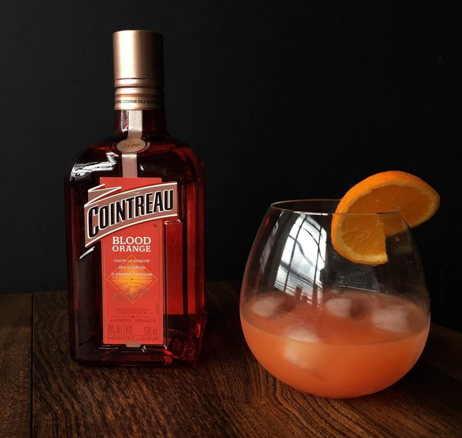 Orange sanguine. Ликер Куантро. Ликер Куантро (Cointreau). Апельсиновый ликер Cointreau. Цитрусовый ликер Куантро.