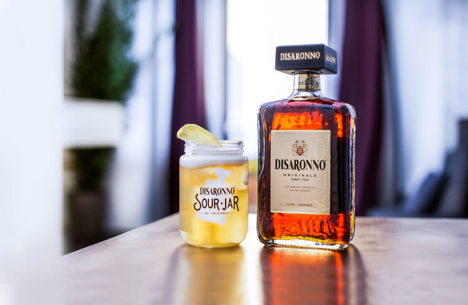 С чем пьют амаретто. Amaretto Disaronno. Амаретто Disaronno. Виски Disaronno. Амаретто Amaretto.