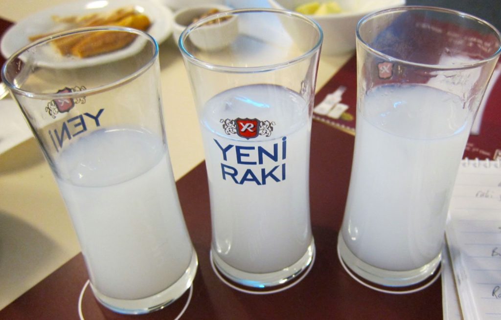 Турецкая водка ракы и ее особенности